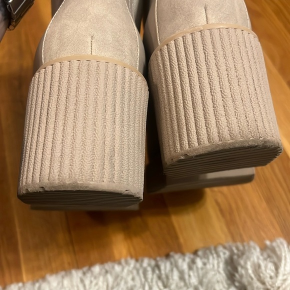 Dolce Vita Booties - Picture 8 of 8